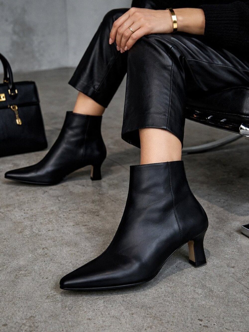 Louise et Cie Lorenci Black Leather Ankle Boots Women’s 7.5M/38 Kitten Heel Zip
